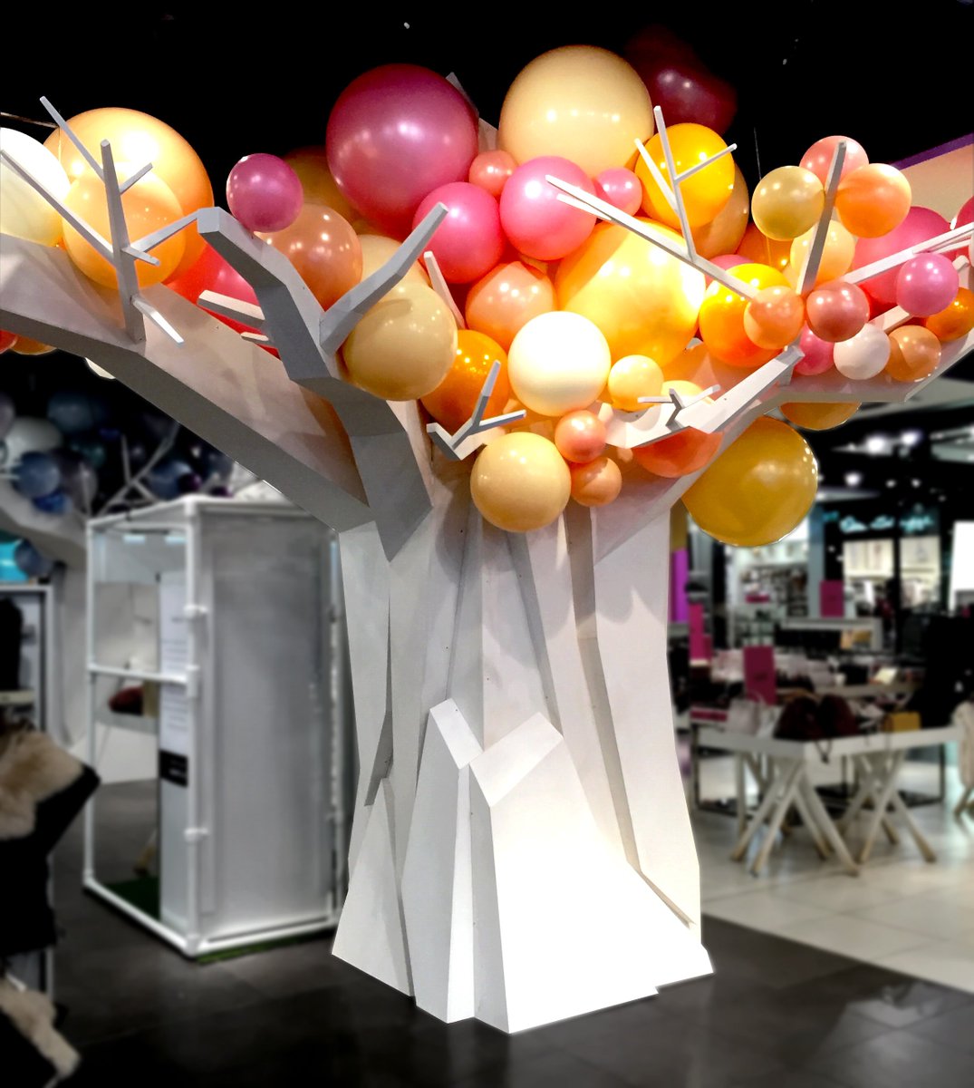 beyondballoons's tweet image. different shot of the Top Shop, Oxford Street, London - Sculptural Trees @TennLtd, @beyondballoons