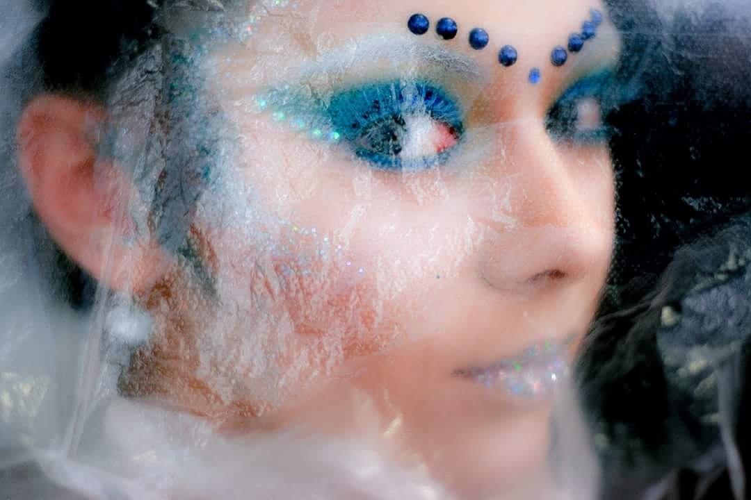 VNaira's tweet photo. #snowqueen #photoshoot #photo #makeup https://t.co/5fE6j15ZTo