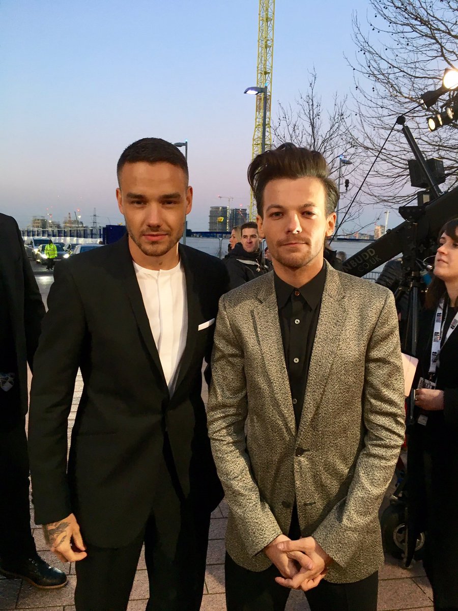SonyMusicUK's tweet photo. Walking the @Brits red carpet are @OneDirection's @Louis_Tomlinson &amp; @Real_Liam_Payne #BRITs https://t.co/FYMSsfz754