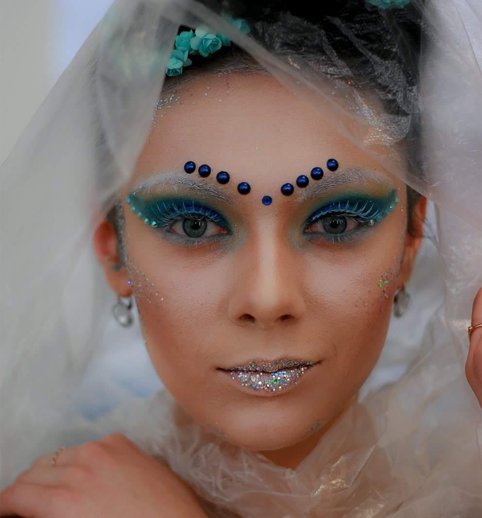VNaira's tweet photo. #snowqueen #photoshoot #photo #makeup https://t.co/hPEDyqyVRo