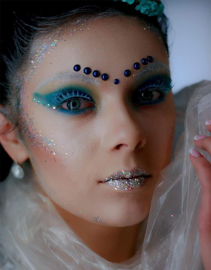 VNaira's tweet photo. #snowqueen #photoshoot #makeup #photo https://t.co/oaiOiFcb0W