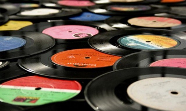 indiehoy's tweet photo. Abre una fábrica de vinilos en Argentina que producirá 40.000 discos por mes: https://t.co/QtNfk1rx2T. https://t.co/966k6JDhQE