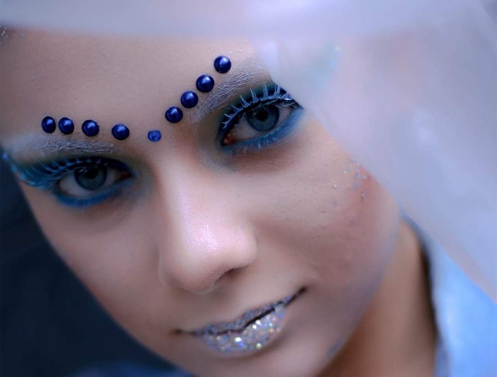 VNaira's tweet photo. #snowqueen #photoshoot #photo #makeup https://t.co/M4oZbPANrO