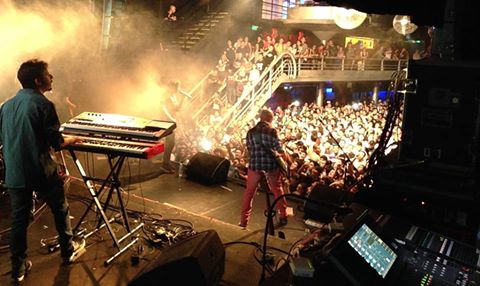 soundINGestudio's tweet photo. Esas escaleras llenas a más no poder...
Grabación de Rescate en Groove (noviembre de 2013) https://t.co/wWVwDucxpY