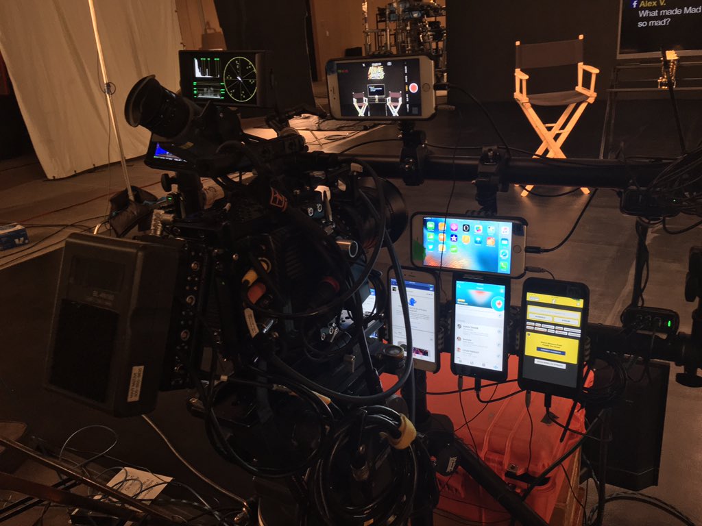 ProPrompting's tweet image. A record 20 iPhones shooting a LIVE Stream for #MTV. Yes, @APsystems has prompters for unusual rigs! 😃