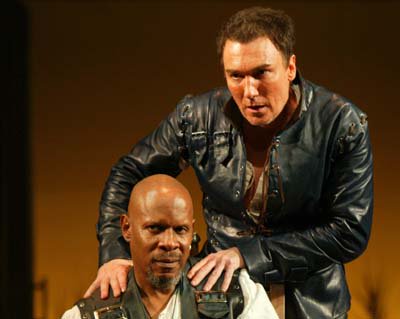 ShakespeareinDC's tweet photo. From the 2005 production @pagepatrick as Iago and Avery Brooks as Othello. Photo by Carol Rosegg. #STClunch https://t.co/teyTHsmAZr