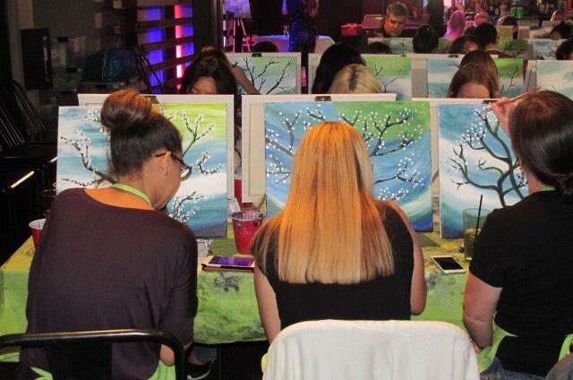 PaintNiteLA's tweet photo. Last night we were #DrinkingCreatively at @umamiburger in the @TheIrvineImprov! @irvinespectrum #Irvine #PaintNiteOC https://t.co/YDcofmGe67