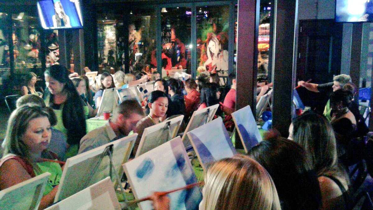PaintNiteLA's tweet photo. Last night we were #DrinkingCreatively at @umamiburger in the @TheIrvineImprov! @irvinespectrum #Irvine #PaintNiteOC https://t.co/YDcofmGe67