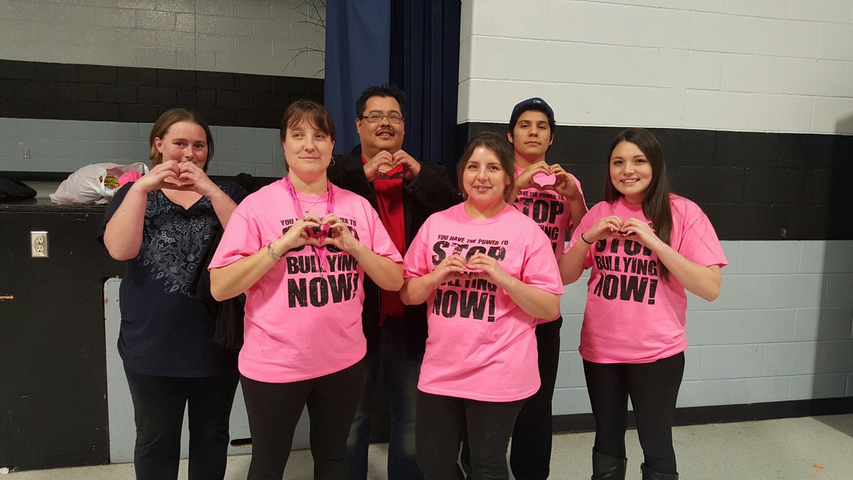 nan_kov's tweet photo. Kettle Stony Point First Nation takes a stand against bullying  #PINKDAY @redcrosscanada @RedCrossTalk https://t.co/HBxI5kqoWo