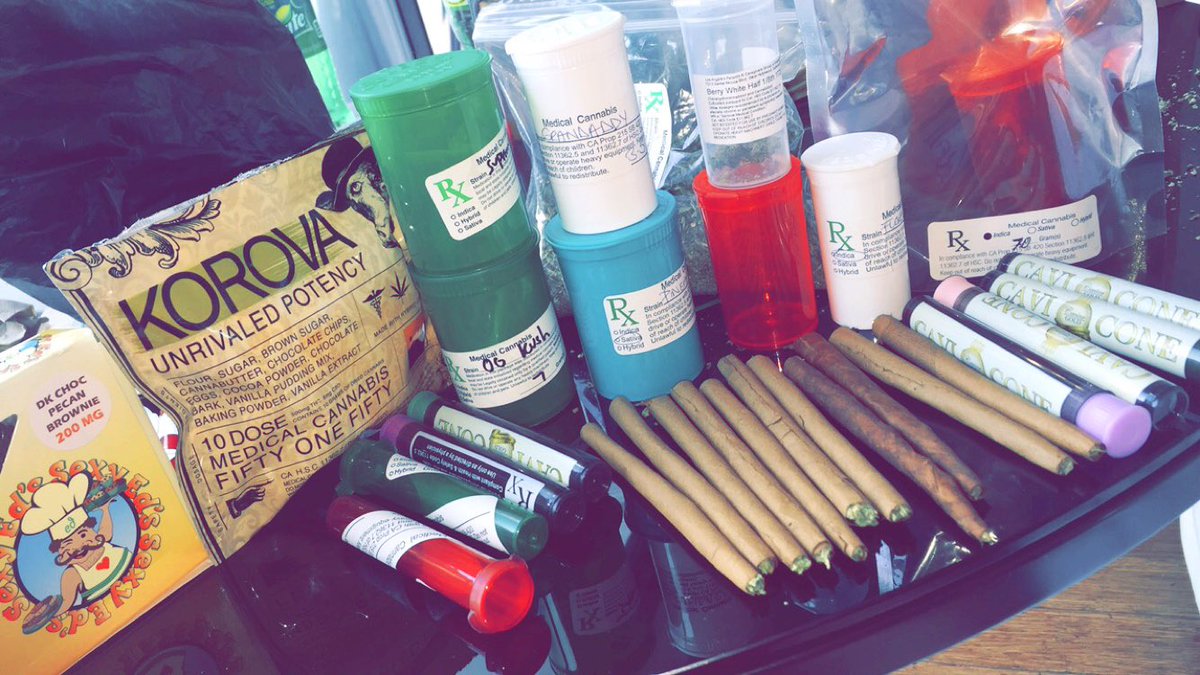 DabsNStuff's tweet photo. Self medicated 🏥 https://t.co/wXla7W78o1