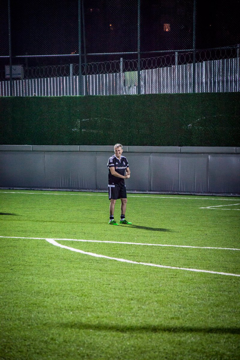 Başkanımız Fikret Orman ve Yönetim Kurulu Üyelerimiz Veteran Maçında Forma Giydi bjk.com.tr/tr/haber/65558/