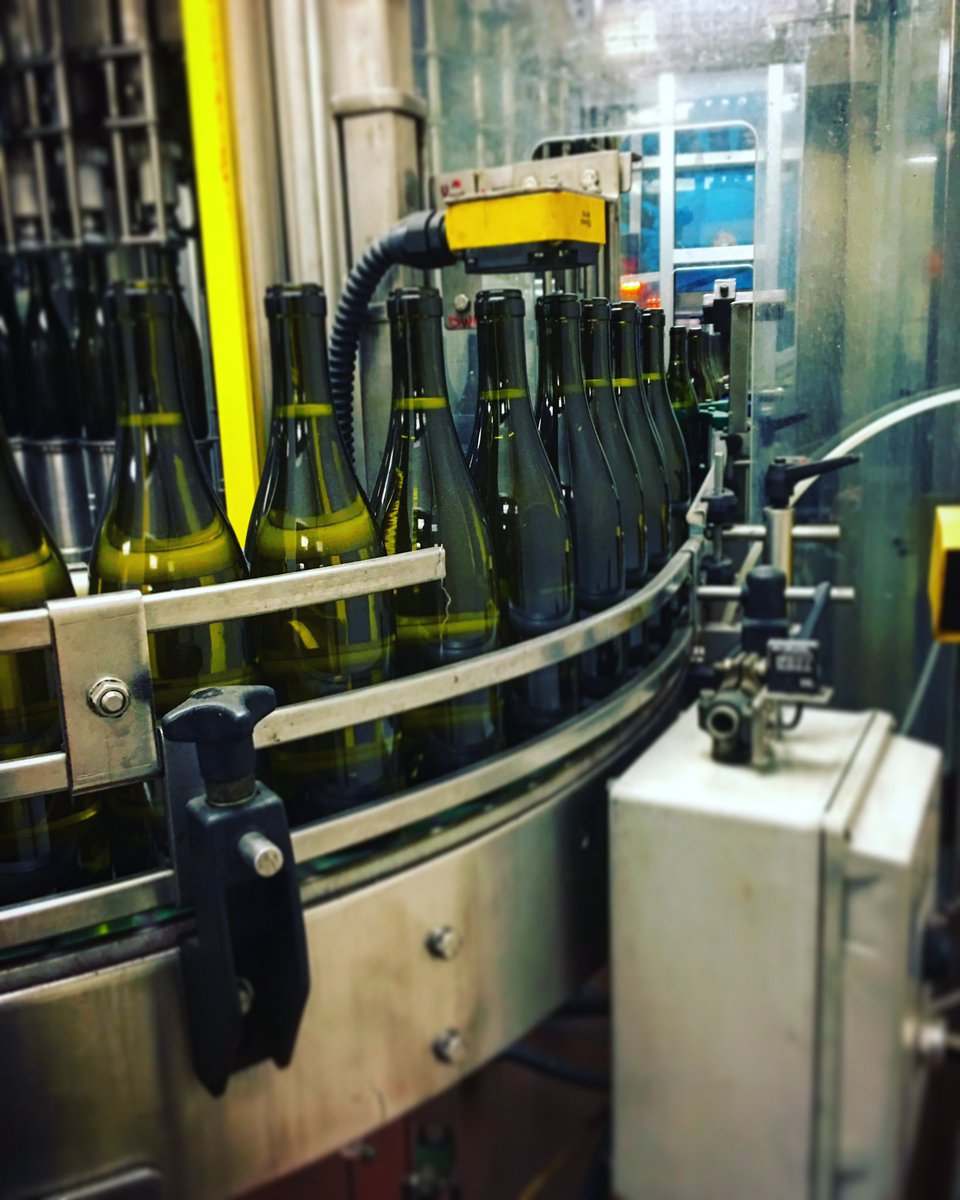DerekSMFG's tweet photo. She may be an old machine but she gets the job done! #bottling #wine #winery #california https://t.co/FpViAuoDbY