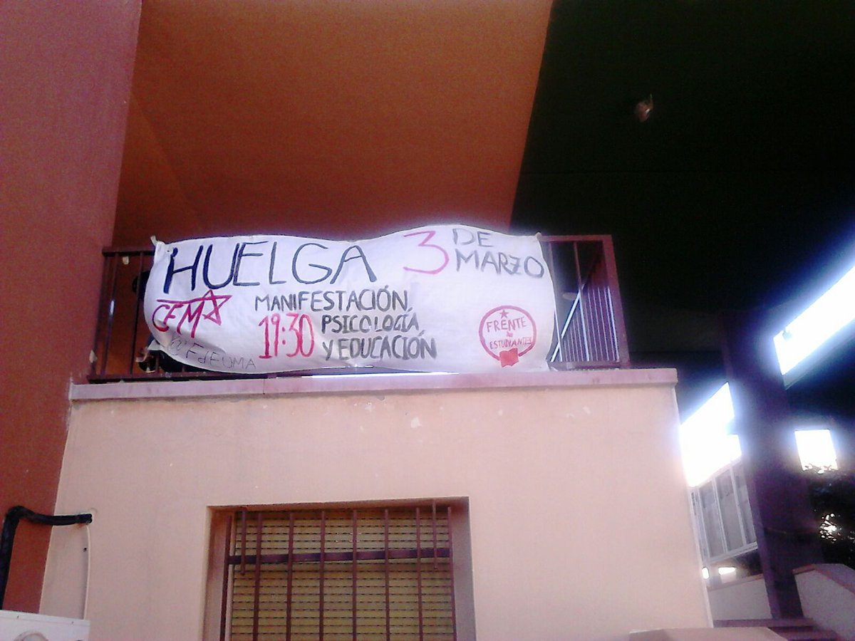 FdE_Malaga's tweet photo. ¡Pancartas en la facultad de Derecho y de Filosofía y Letras para #Huelga3M! https://t.co/Sg3QeOzqRR