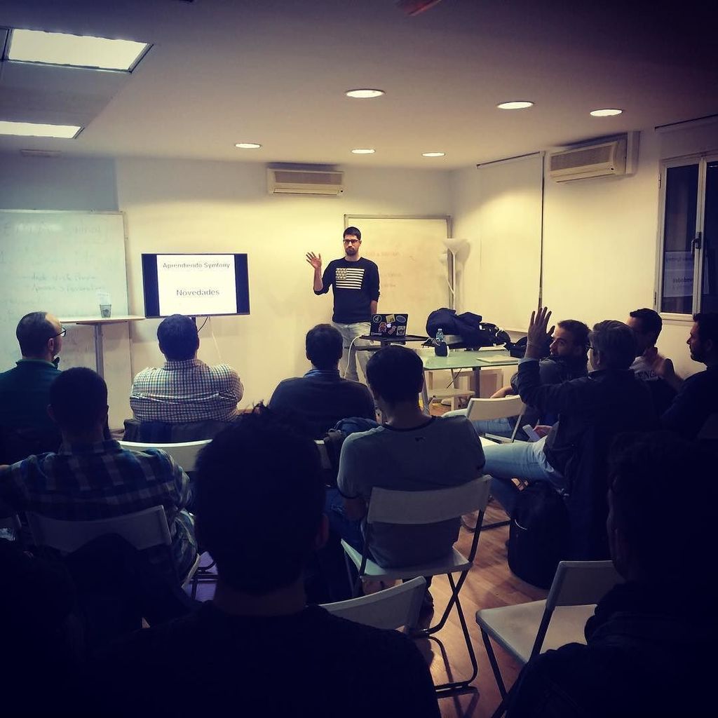 miguelbemartin's tweet image. Today #phpsevilla Meetup @juanlugarcia is talking about #symfony3