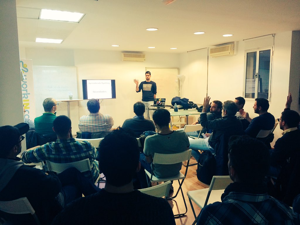 fullstackSVQ's tweet image. Comenzamos la charla, hoy @JuanluGarciaB nos habla sobre #symfony3 en @workINcompany