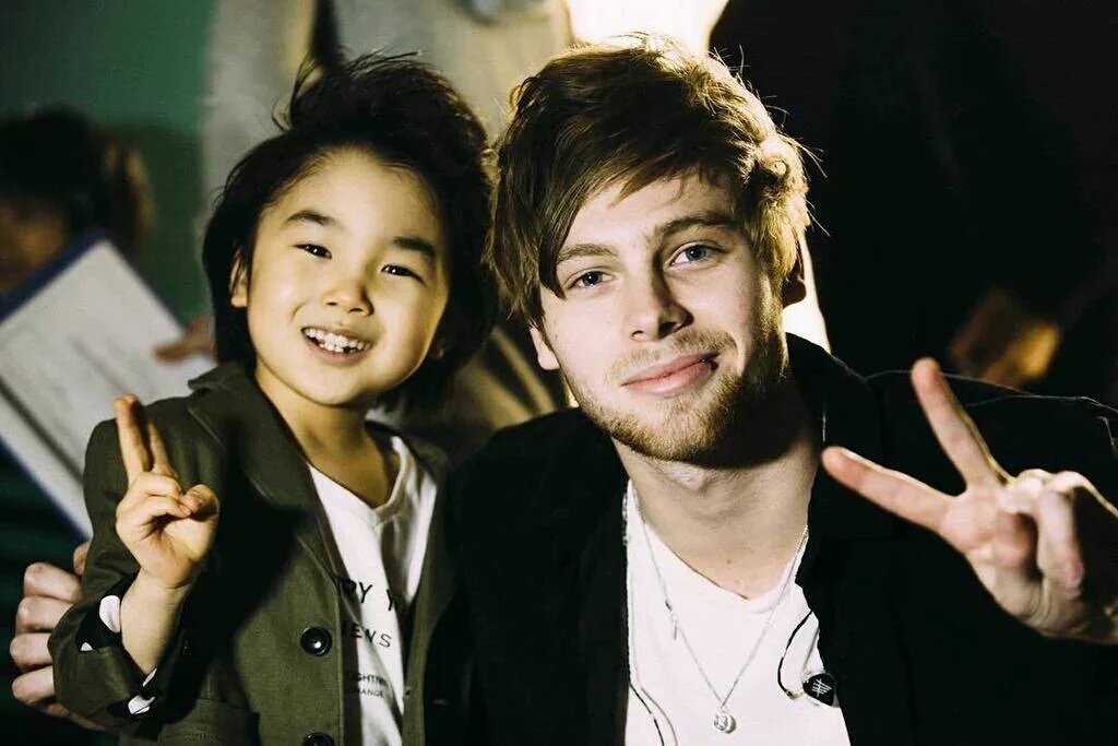 Xx_Caitriona_xX's tweet photo. This is soooo fricken adorable oh my God ππππ #Mini5sos https://t.co/qylX31x0kl