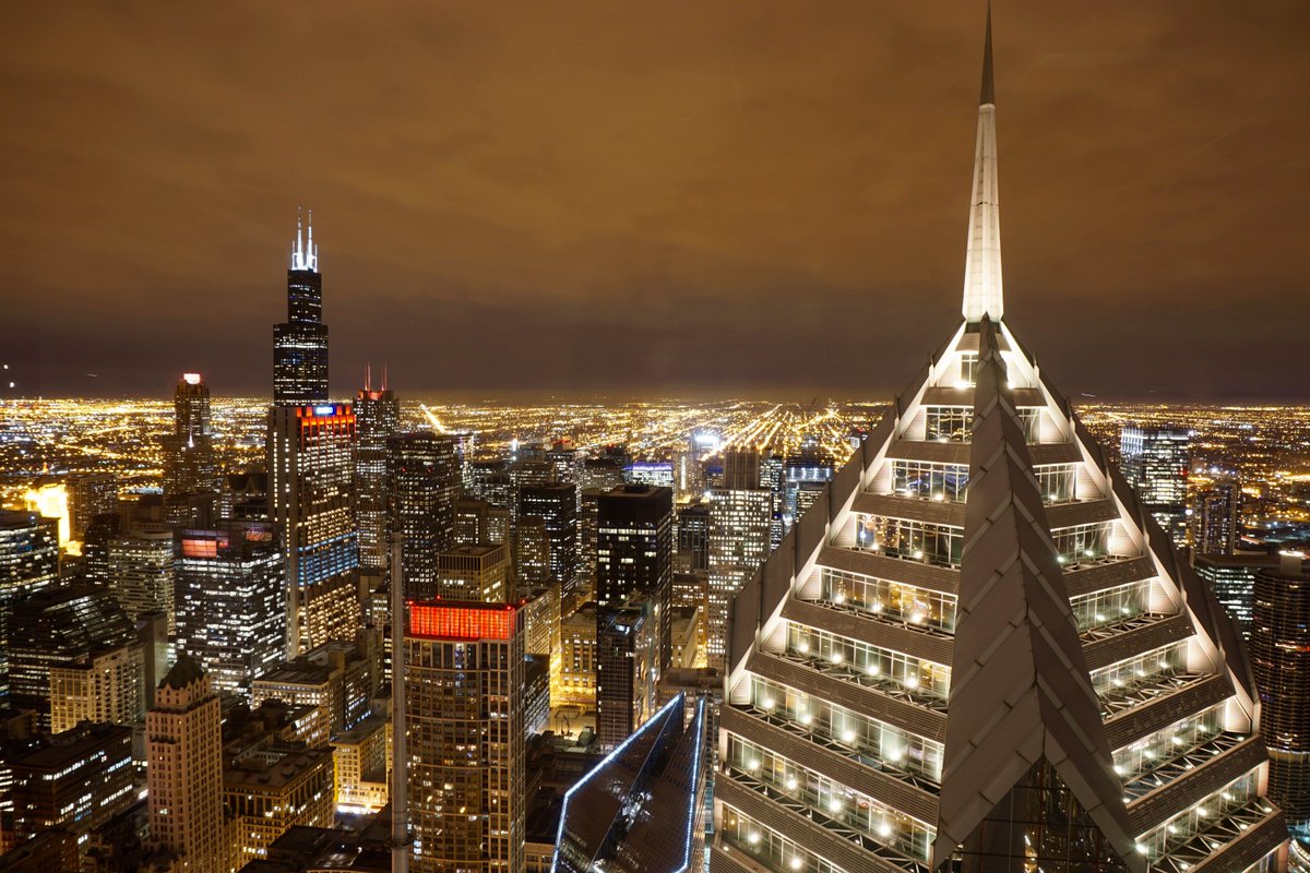 patberry's tweet photo. Beige evening. #edelview #edelmanpr #Chicago https://t.co/V4CITRa6gF