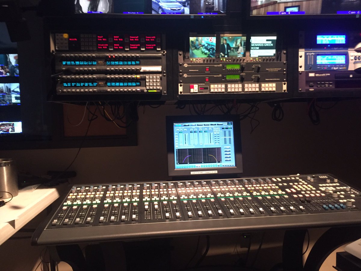 3HammersFarms's tweet photo. Look out @IndyStyleProd Hammer is on the faders for @IndyStyle. #AmazingMix https://t.co/zk20AGIdMU