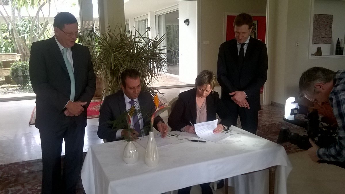 Awex_Afrique's tweet photo. Signature d1 partenariat de distribution entre la Soc. Wall. #Thelis et l'opérateur marocain #Casanet @PaulMagnette https://t.co/RfFpLC52c9
