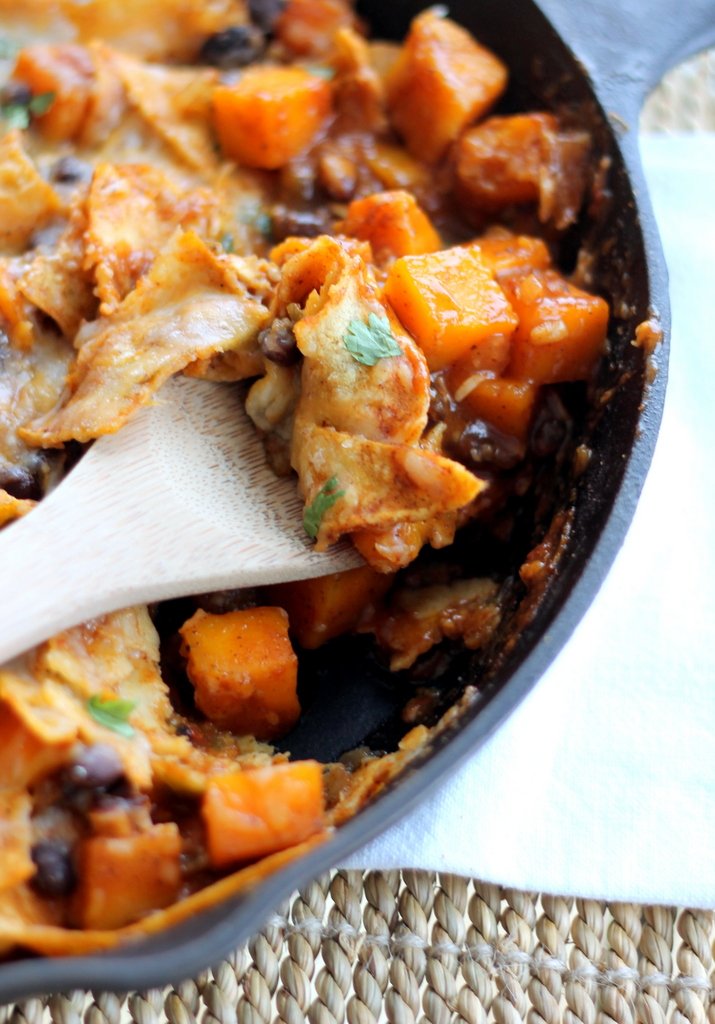 TantilloFoods's tweet photo. Butternut Squash & Black Bean Enchilada Skillet #recipeon @ambitiouskitch https://t.co/bEoy19BC3G #foodie #foodporn https://t.co/iZ7WuXugxL