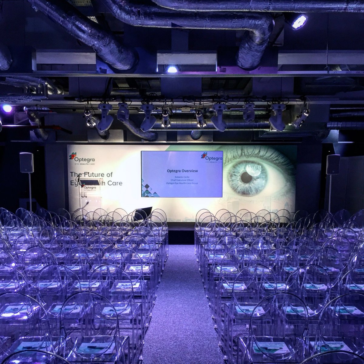 PickledGerken's tweet photo. #Conference venue using our 103" Plasma @Landingfortytwo #Eventprofs #EventProduction #London #Londonviews #skyline https://t.co/caU1Zwwtyv