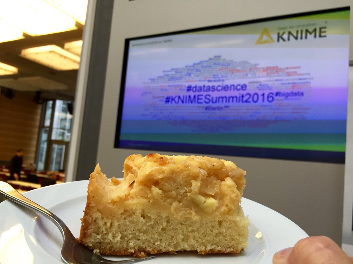 #KNIMESummit2016 Good to be #open4innovation - apple tart goes well with this tag cloud #DataScience #opensource