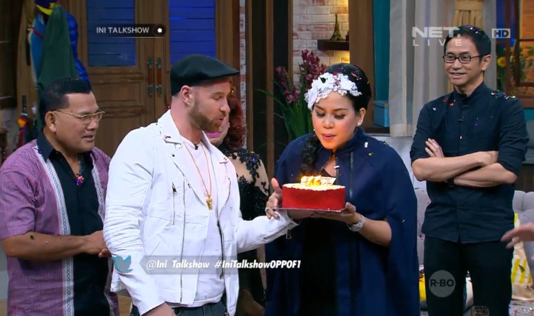 mdtvindonesia's tweet photo. Happy birthday @MelaneyRicardo :D Semoga selalu menjadi yang terbaik dalam karir dan keluarga. Amin :D https://t.co/cEF65wOarz