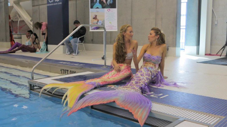 ByEliott's tweet photo. Do you have what it takes to be a professional #mermaid? By @MadeleineStix: https://t.co/EzAgVQ5NI5 https://t.co/shIFeLOIRy