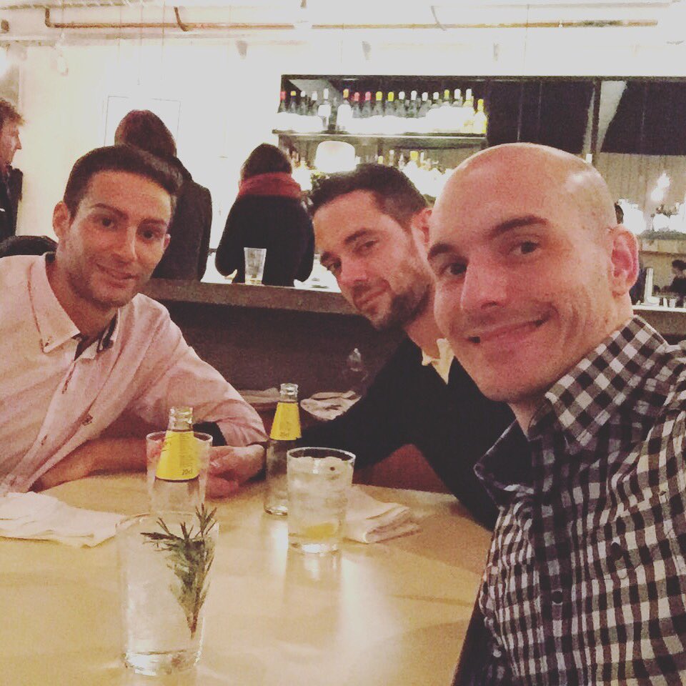 CabanillasRafa's tweet photo. Semana regenerativa, finalizada con una cena con dos velocirraptores @tridente_H2O https://t.co/3IJobqiUkO https://t.co/d8jcxK8aXI