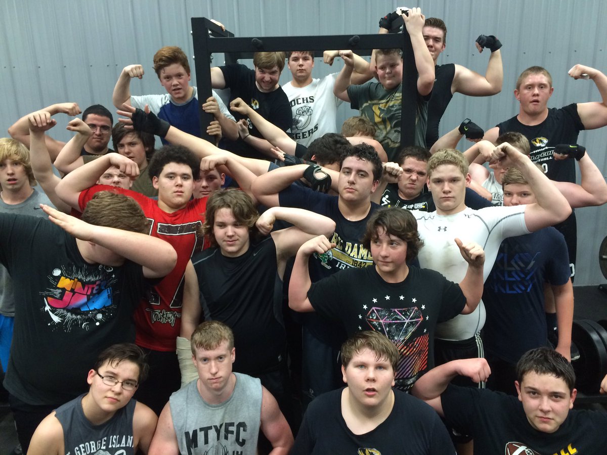 DCTigerFootball's tweet photo. #Team54 Linemen/Big Skill putting in the work to be great, These men are changing right before our eyes #DCStrength https://t.co/LHrZCVWfd9