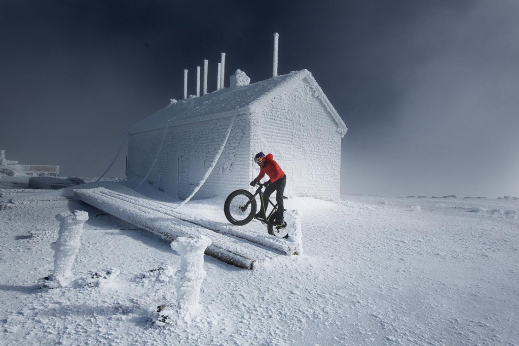 redbull's tweet photo. See the first winter ascent of Mt. Washington on a fat bike 👉 https://t.co/xMTIWUaUS3 https://t.co/IMWsVLVBxq