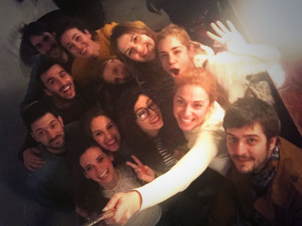irenesoleract's tweet photo. Esta gente nos acompañó el sábado en el último pase de #EnElFuturoPensabaEnTi ¿Y tú? ¿Ya la has visto? #MicroFuturo https://t.co/58iFhTgOJg
