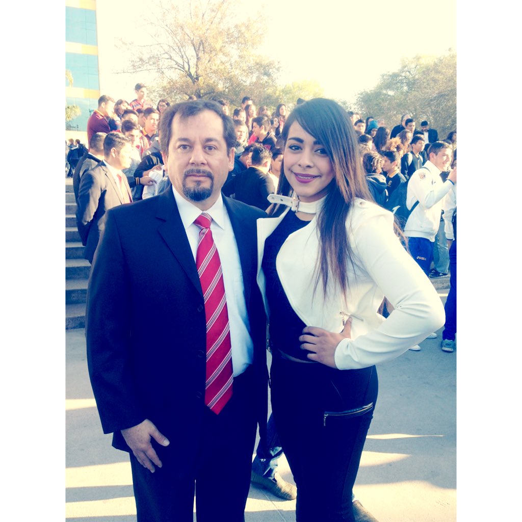 lindamedina17's tweet photo. Mi señor Director #FOD @FOD_UANL @CEFOD1 https://t.co/gCJwdBNKdL