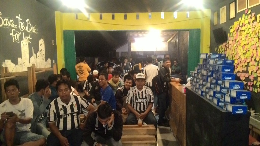 dmilo_'s tweet photo. Suasana nonbar last night . #forzajuve @jci_jambi https://t.co/mmeCq6UZCx