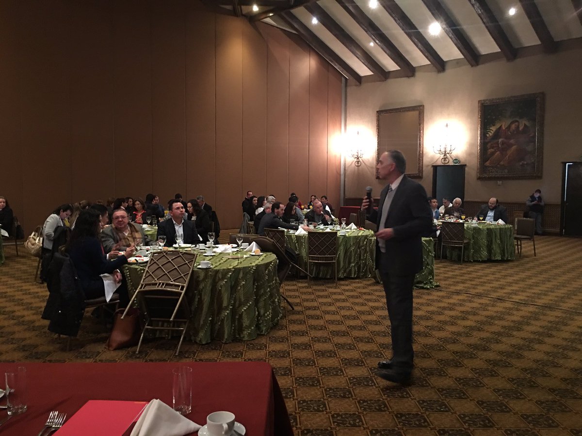 arhcos's tweet photo. Gracias a @IMEFOficial por invitar a nuestra sesión #ARHCOS al Lic. Jorge Gracias Garza "Entorno Económico Global" https://t.co/WYX0nweuqp