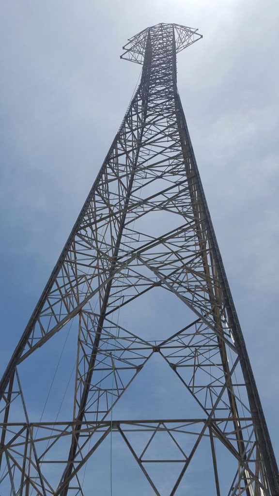 Chopperworx's tweet photo. Job completed. Building a 110MT pylon entirely by helicopter and manual labour! https://t.co/yYl5HNM0oY