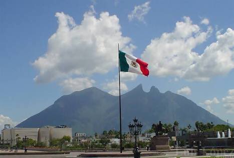 Cristina_Diaz_S's tweet photo. ¡Muy buenos días! Hoy es #DiaDeLaBandera, celebremos a nuestro lábaro patrio, emblema de nuestra identidad. https://t.co/rob19v5TnG