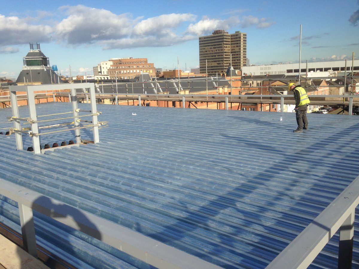 VeitchAdrian's tweet photo. Roof looking good https://t.co/ObHGHoyix3