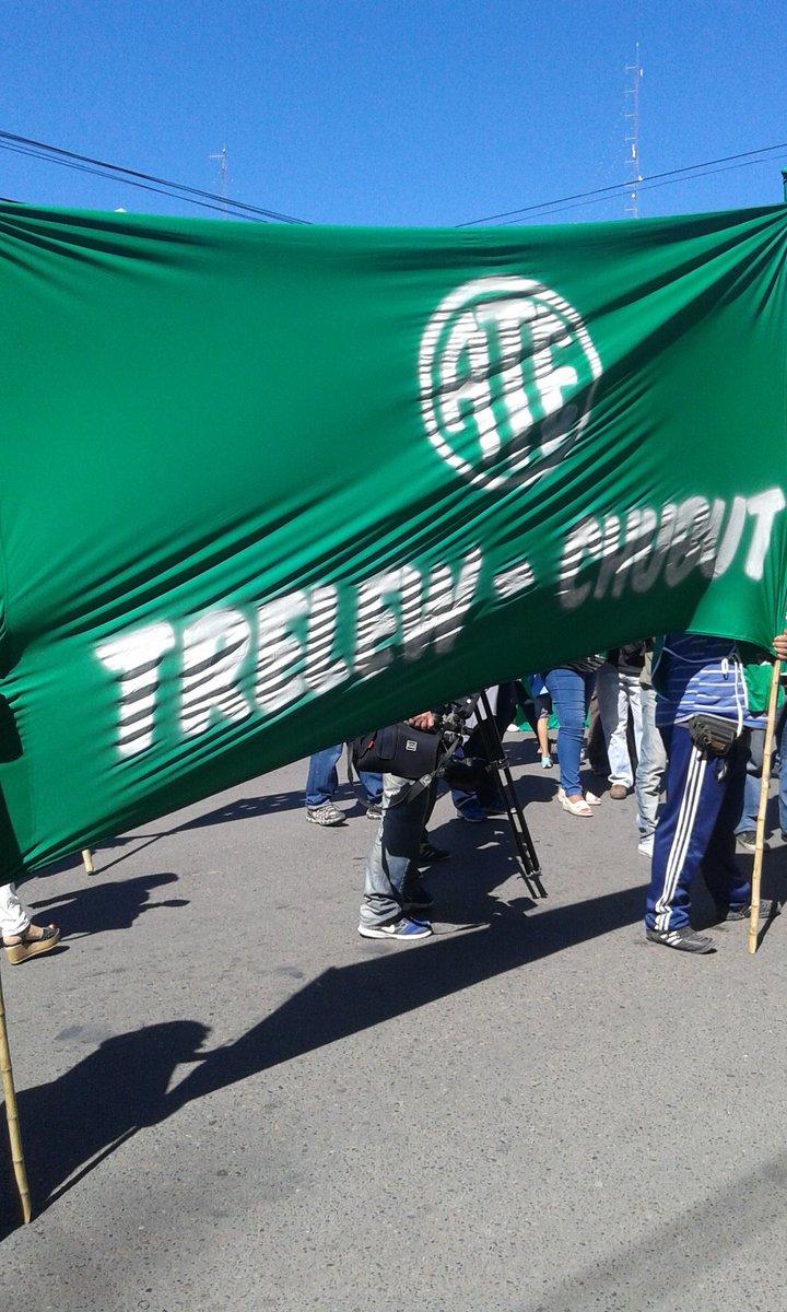 upchubut's tweet photo. Ahora paro nacional ATE Chubut presente!!! #ParoNacional @atequiroga @mirtasimone @CachorroGodoy https://t.co/xZu1OG39X9