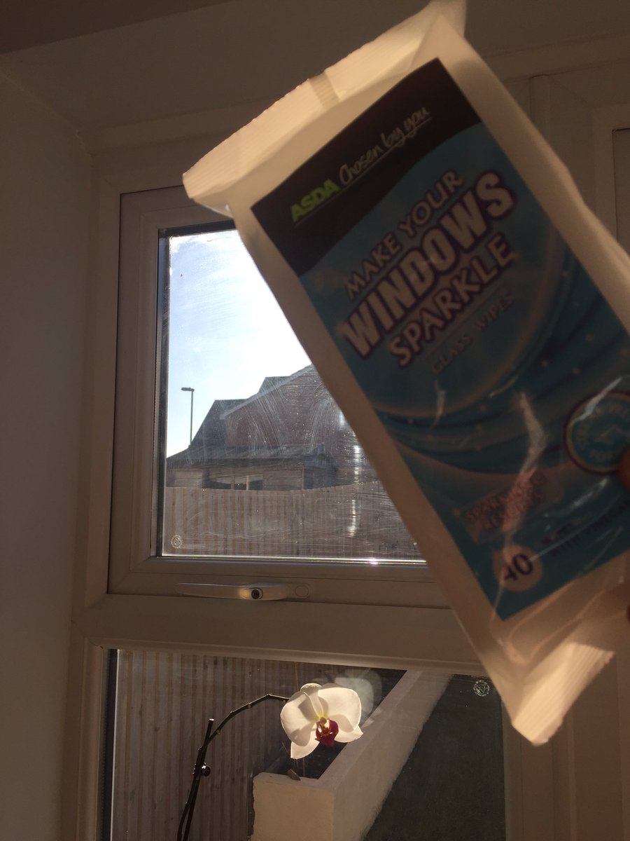 Panz09's tweet photo. @asda streak free window cleaning wipes, 😂👎 https://t.co/LmUpYPZeyj