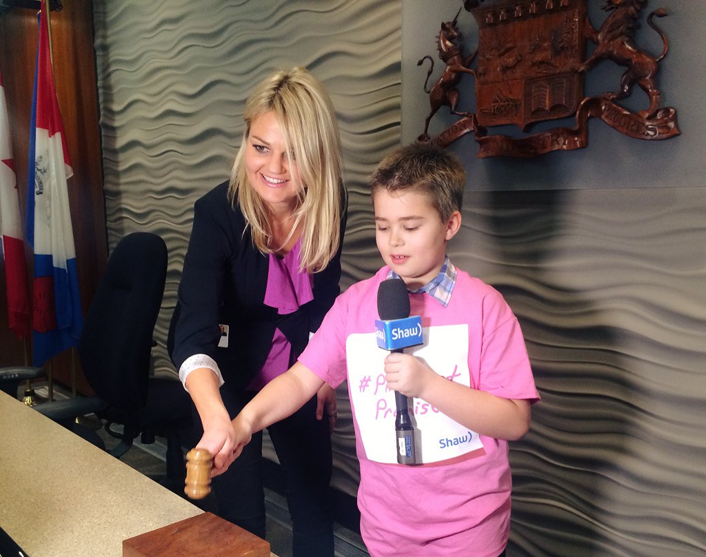 TaraVeer's tweet image. It's Official! Hayden @ShawTVRedDeer &amp;amp; I took the pinkie promise to help stop bullying on #PinkShirtDay: