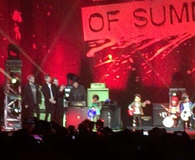 1D_Namie's tweet photo. Calumのパパ感からのMichaelの"俺もやってあげなきゃ"感からのLukeの👍からのAshのホームビデオとってる感！もうみんな優しい😂💯
@_5SOSjp #5SOS https://t.co/oBHtBIrcU6