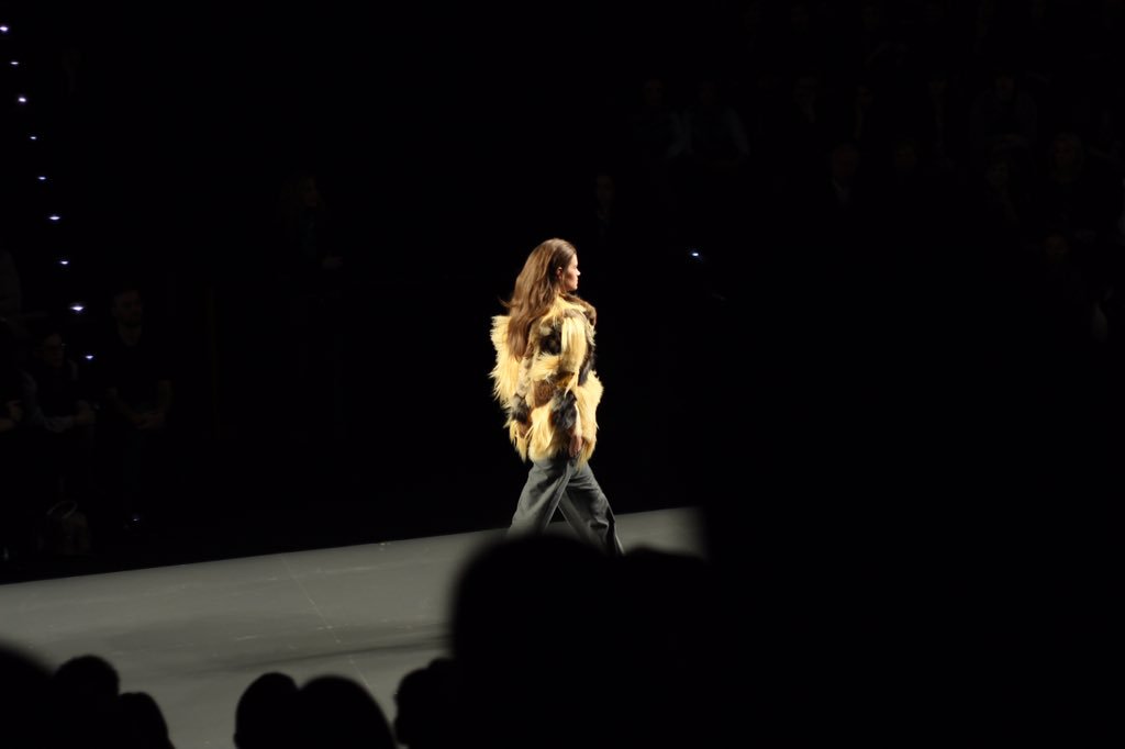 CodicStyle's tweet photo. Nos hemos enamorado del desfile de @JesusLorenzoTW en la @MBFWMadrid ❤️ https://t.co/p9zD9DeDxd