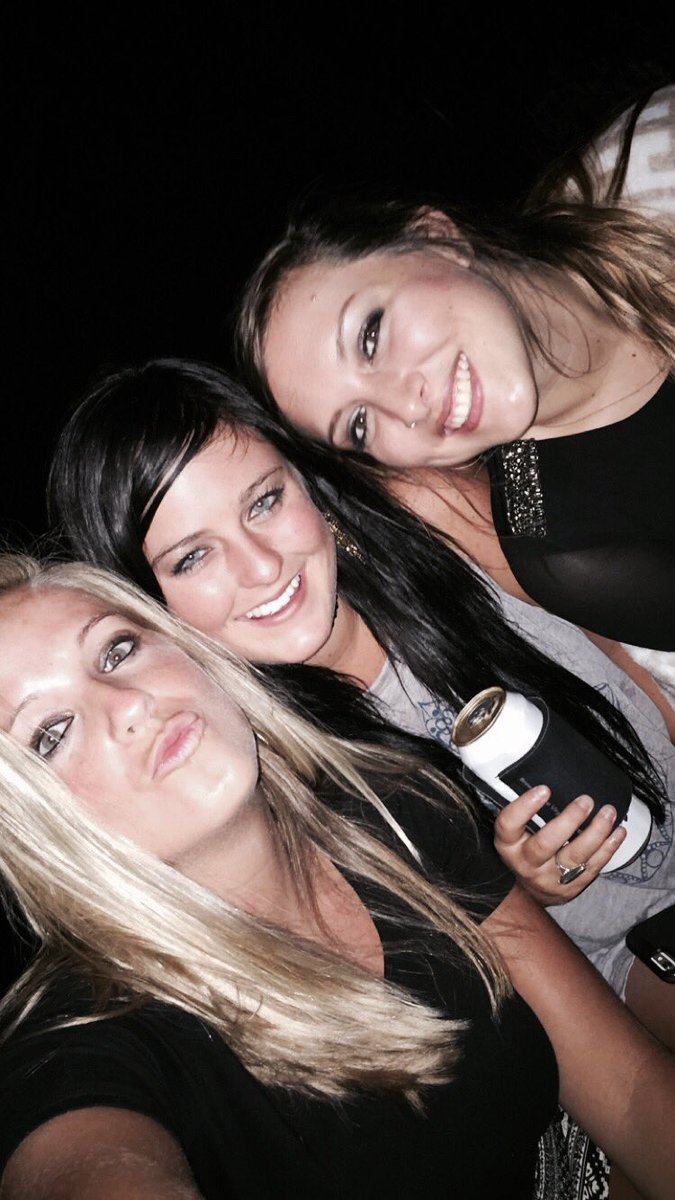 TaylorEd7's tweet photo. happy 21st Kmac!!!!! Have the best day evaaaaa and hope u like the taste of beer 😉 love ya 💞💞 https://t.co/MYZpD551xv
