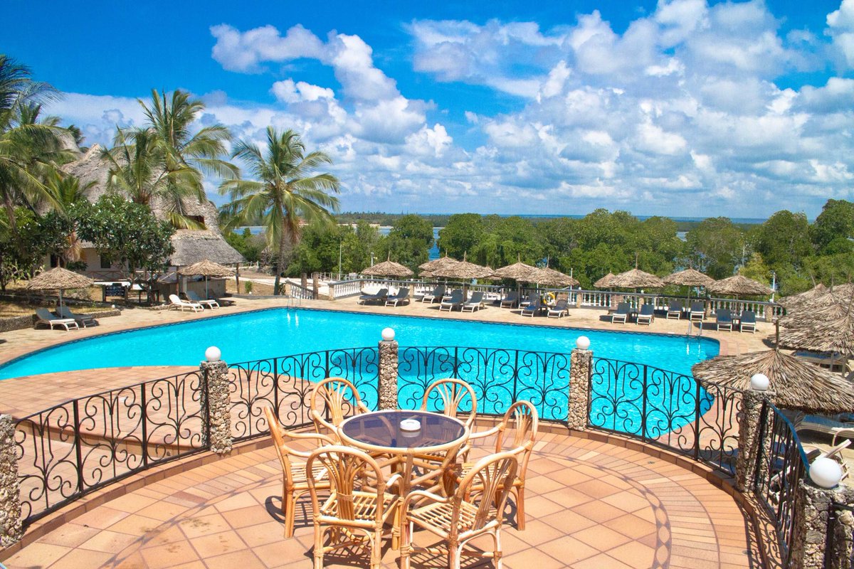BonfireSafaris's tweet photo. #TembeaKenyaNaBonfire twende Mombasa Easter. 4 days from Ksh.16,999/- with unlimited alcoholic &amp;non alcoholic drinks https://t.co/3dytSJnE3N