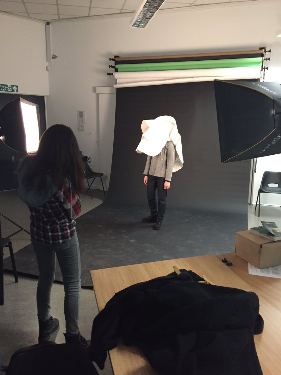 lissi_SW's tweet image. Behind the @knownunknowns_ scenes, photography team getting progress snaps of work going on