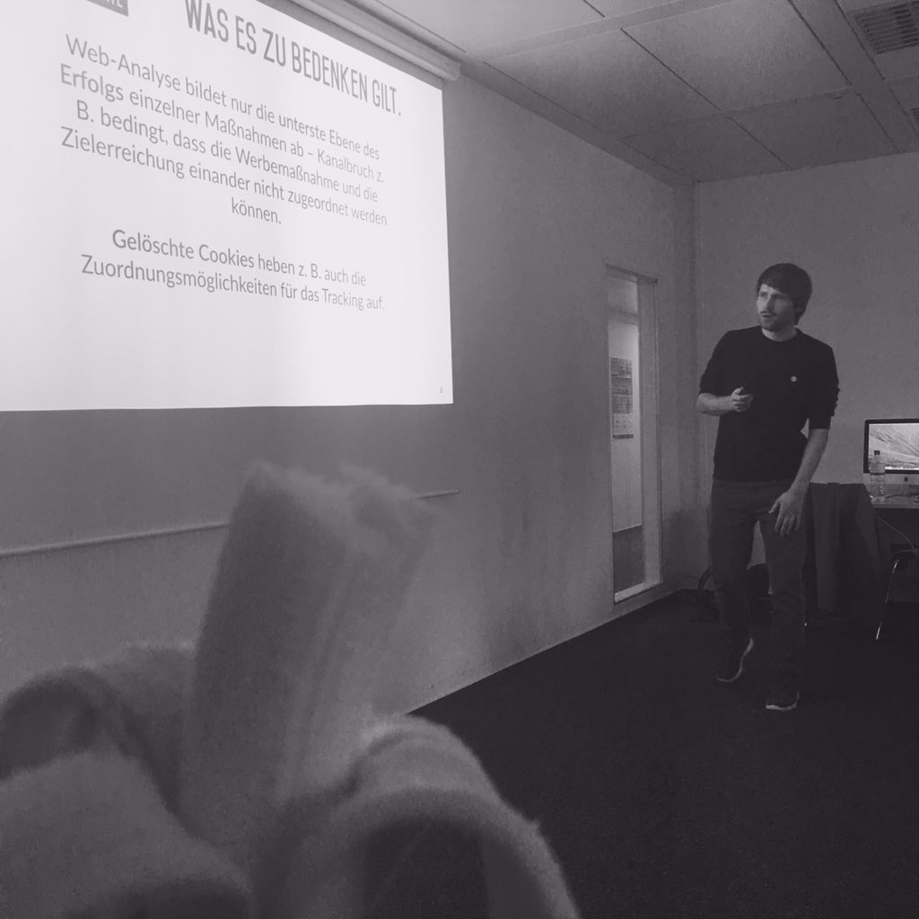 t_E_L_R's tweet photo. Keep on learning with @felixschlepper at #smwhh #smwhhwebcontrolling https://t.co/q1JpJHqWRC