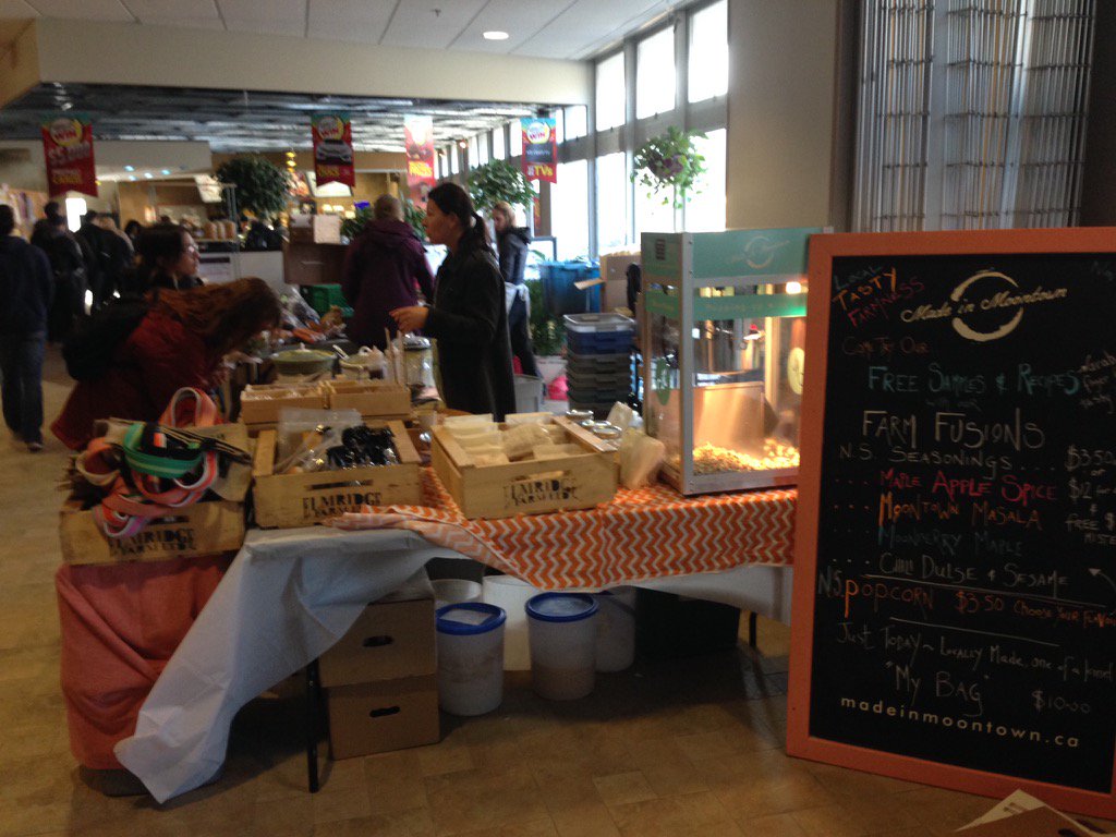 madeinmoontown's tweet photo. Great day at Dal. Lots of samples enjoyed and now make your own! Our #farmfusions with recipes @DSUMarket DSUMarket https://t.co/u3firGpvaK