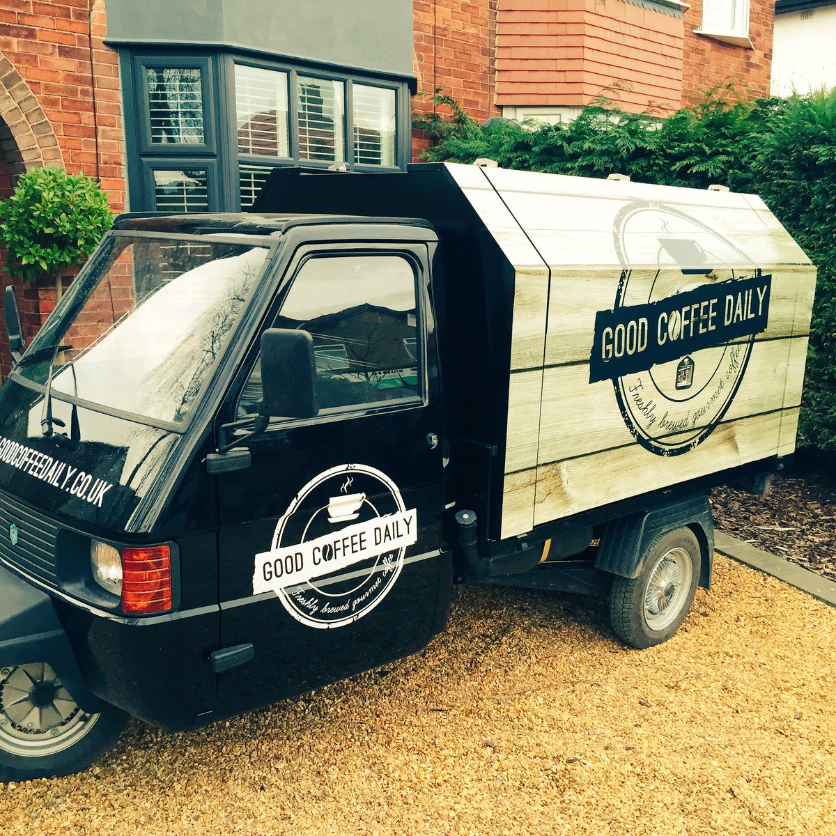 GCD_mobile's tweet photo. Mobile coffee Piaggio available for any outdoor events you may have @hgatemumbler #coffee #cake #hotchocolate https://t.co/0OG0XCVXe3