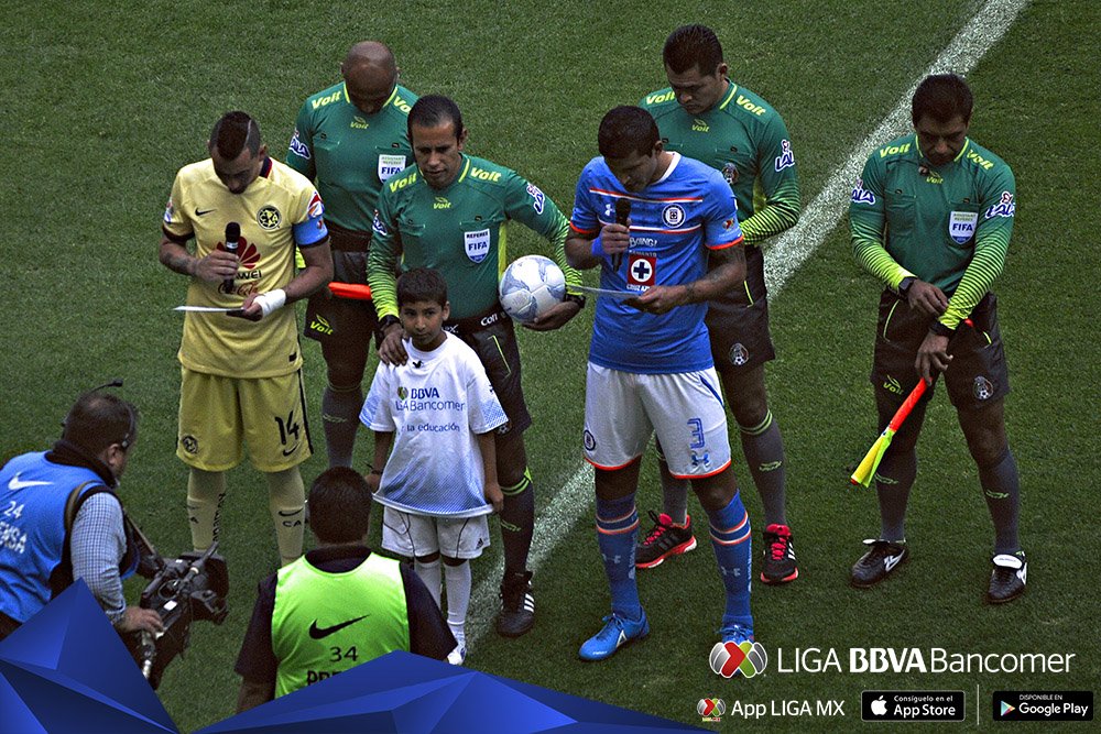 LigaBBVAMX's tweet photo. 📸 📸 📸 #J7CL2016 #PorLaEducación en el @ClubAmerica vs @Cruz_Azul_FC
#LIGABancomerMX @FBBVABancomer @Voit https://t.co/0MuvApS3Mu